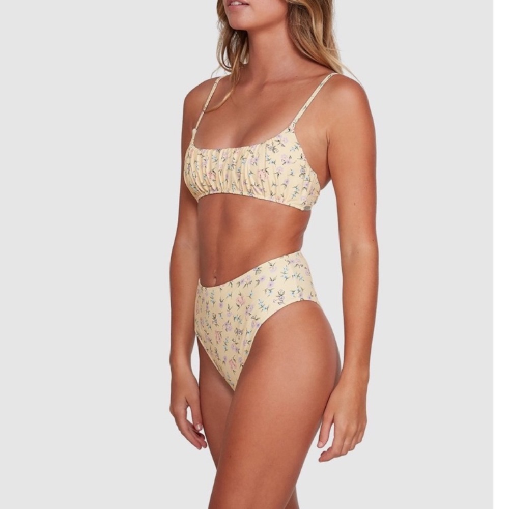 Billabong •• Ditsy Floral Pretty Moon Gathered Bralette Bikini Top - Picture 10 of 16